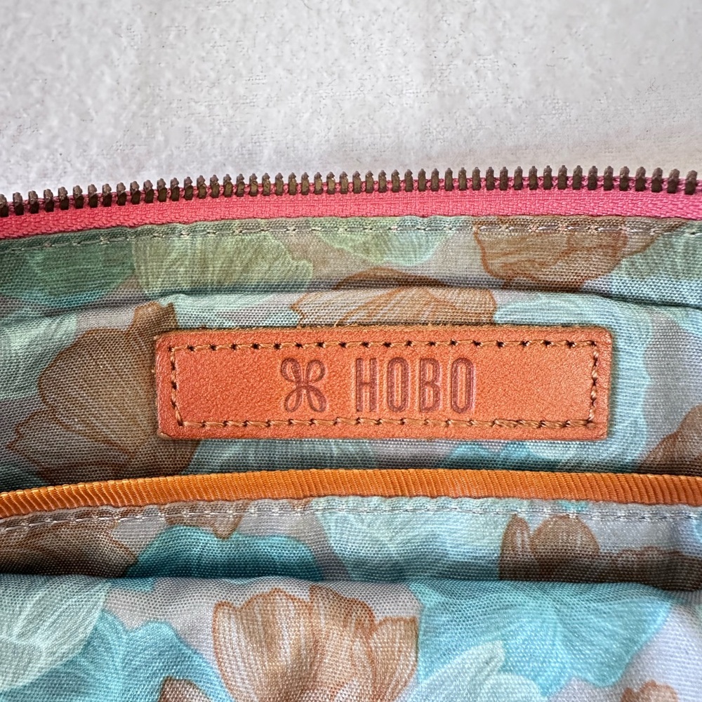 HOBO Stroll Slim Crossbody Bag Peach Leather Wallet Purse Organizer Bag - Picture 3 of 9